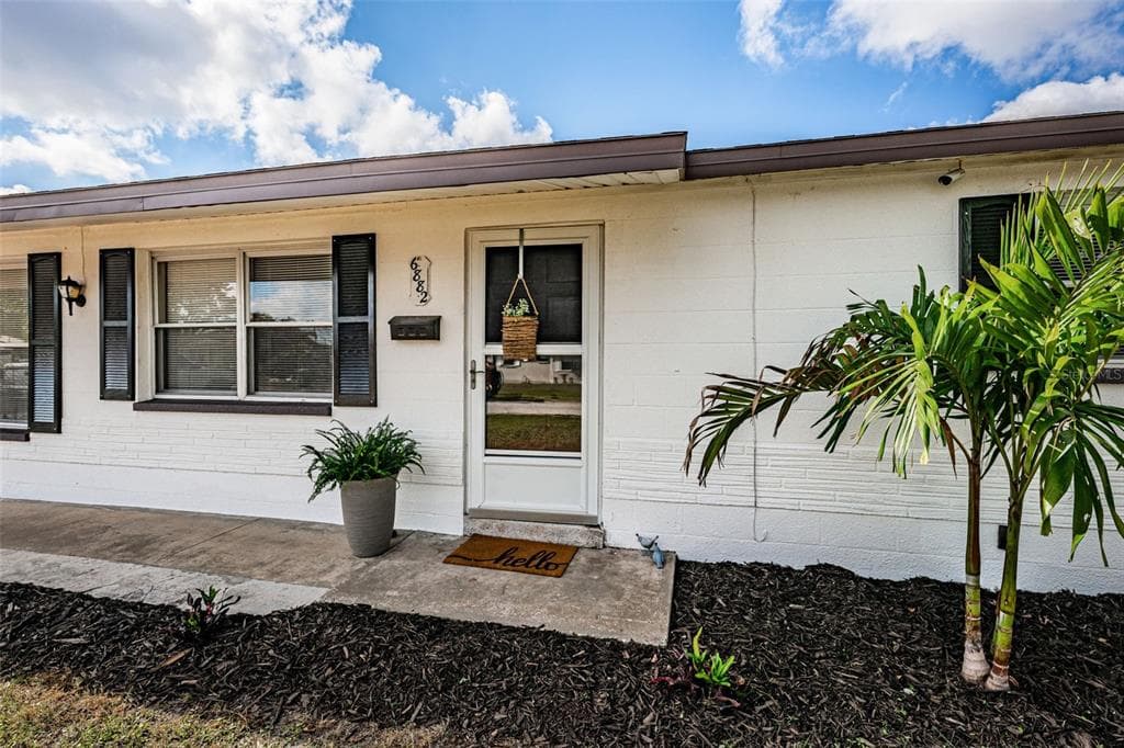 6882 84TH AVENUE N PINELLAS PARK, FL 33781