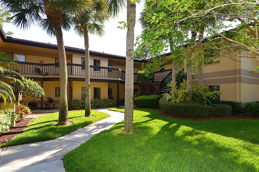 2675 SABAL SPRINGS CIRCLE UNIT 105 CLEARWATER, FL 33761