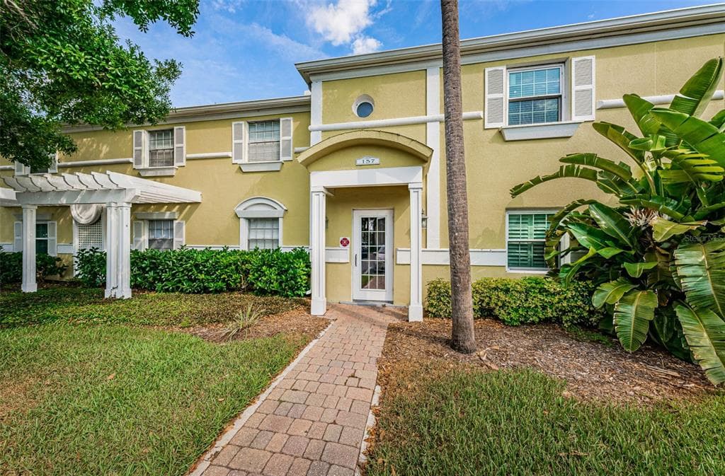 157 POMPANO DRIVE SE UNIT D ST PETERSBURG, FL 33705