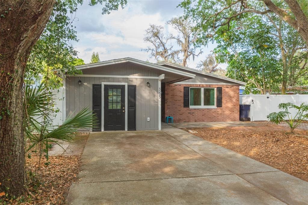 3223 W VICTORIA AVENUE TAMPA, FL 33611