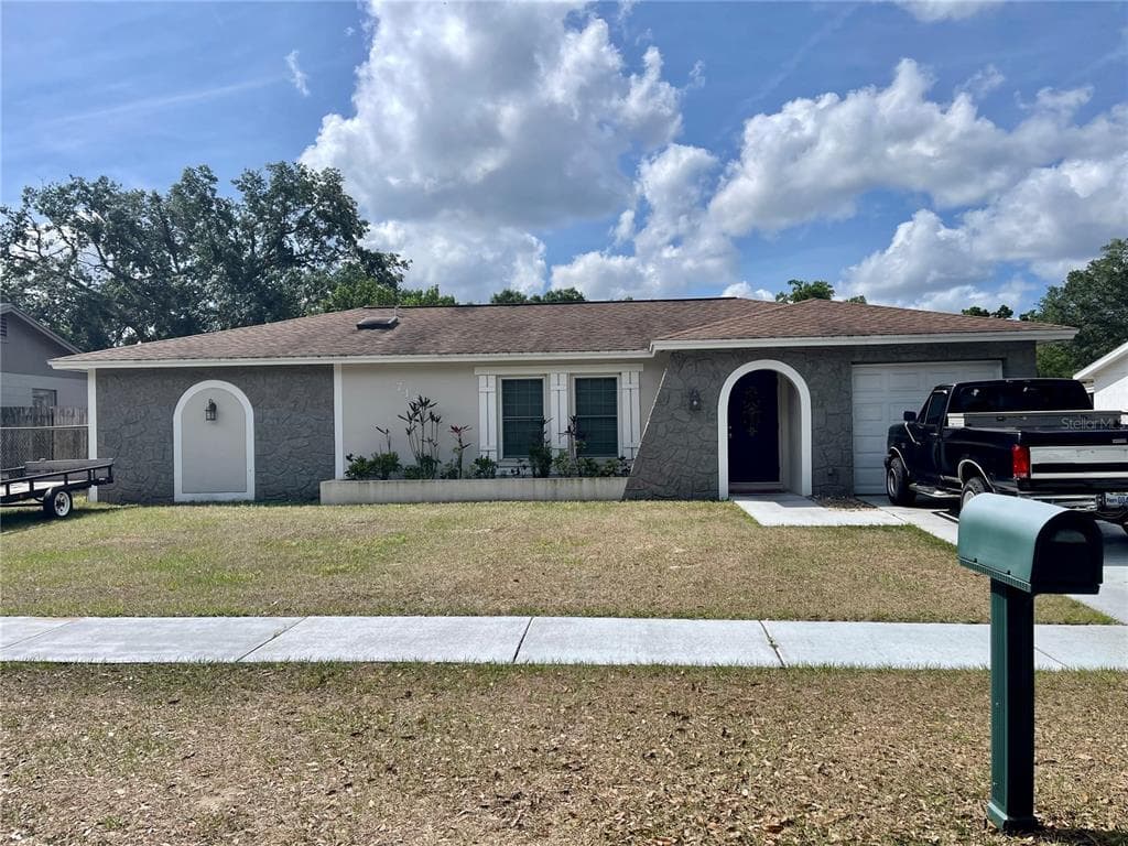 715 FALKIRK AVENUE VALRICO, FL 33594