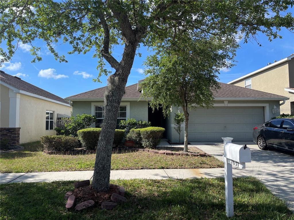 7631 WOOD VIOLET DRIVE GIBSONTON, FL 33534