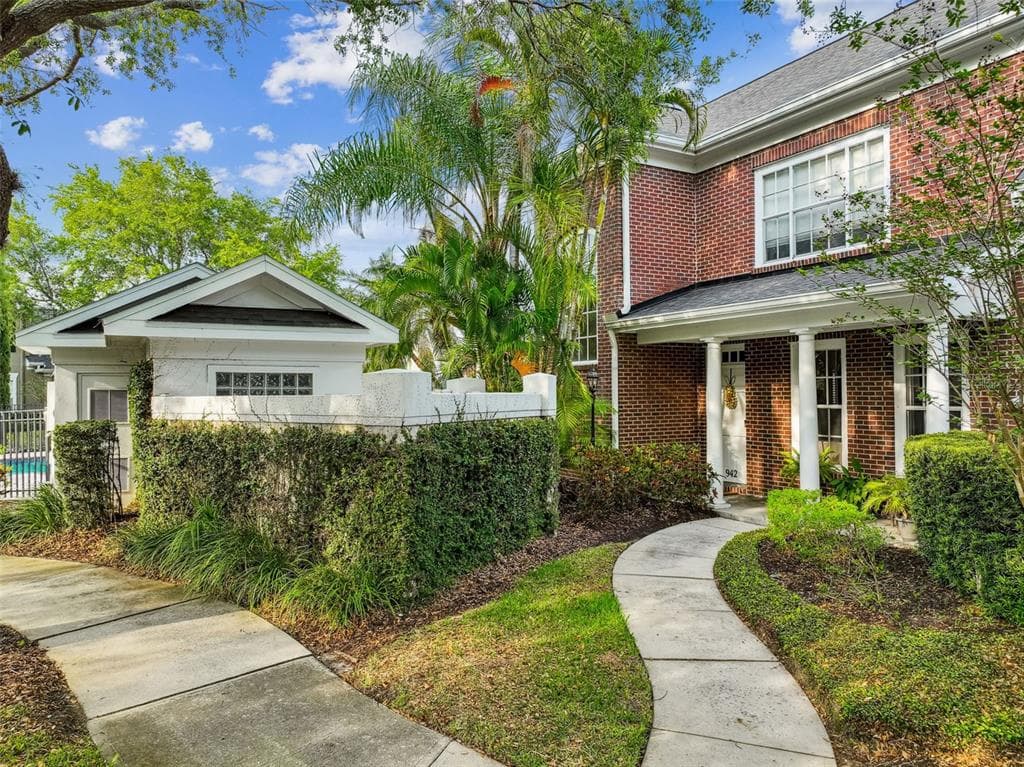 942 HARBOUR BAY DRIVE TAMPA, FL 33602