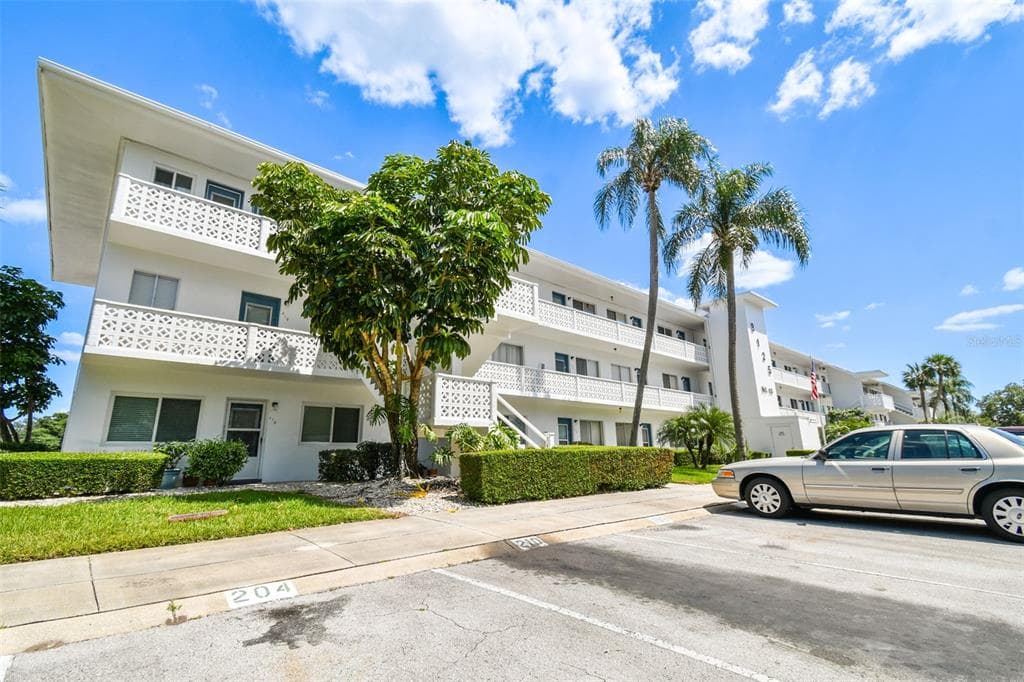 8125 112TH STREET UNIT 210 SEMINOLE, FL 33772