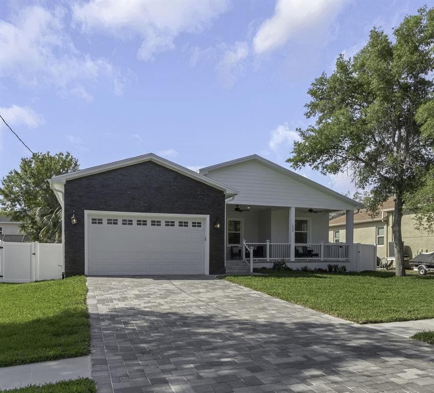 1409 FORDE AVENUE TARPON SPRINGS, FL 34689