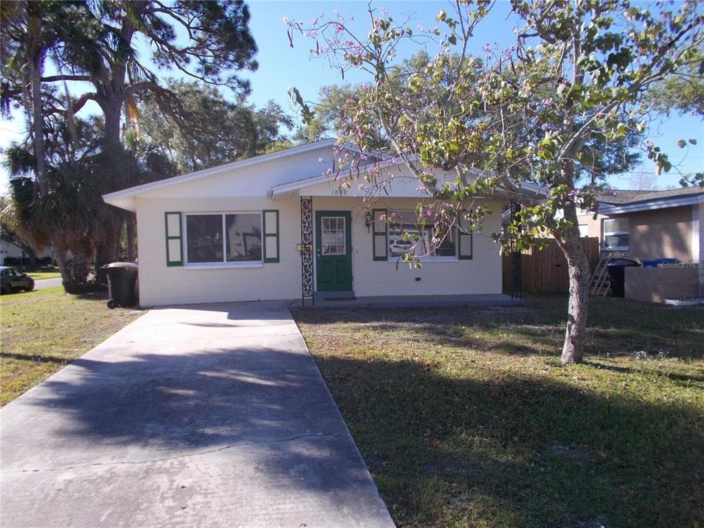 1898 NEW HAMPSHIRE AVENUE NE ST PETERSBURG, FL 33703