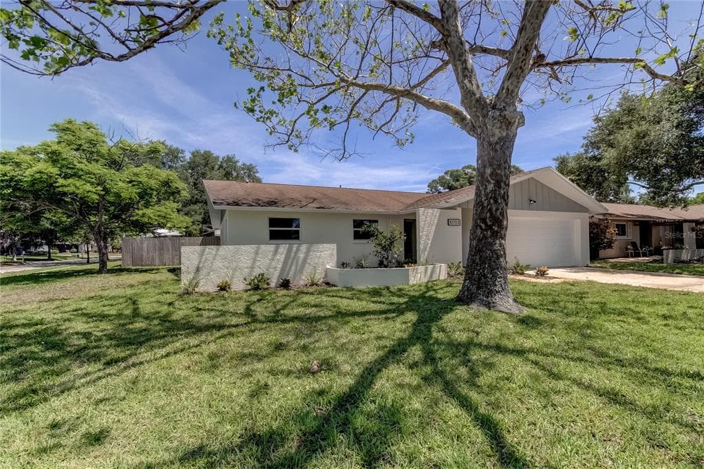 10703 DEL PRADO DRIVE W LARGO, FL 33774