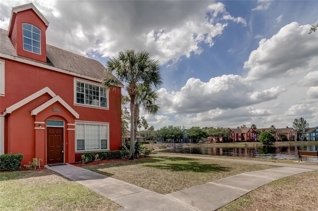 9532 LAKE CHASE ISLAND WAY UNIT 9532 TAMPA, FL 33626