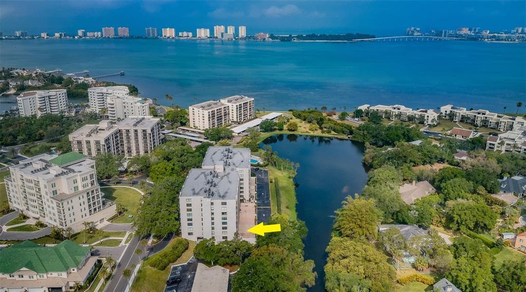 220 BELLEVIEW BOULEVARD UNIT 104 BELLEAIR, FL 33756