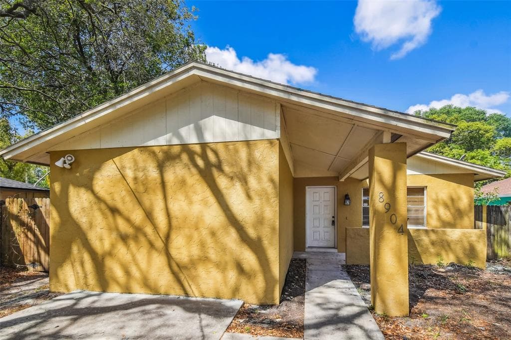 8904 N BOULEVARD TAMPA, FL 33604