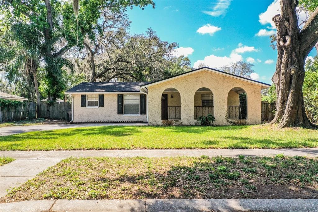 107 HICKORY LANE SEFFNER, FL 33584