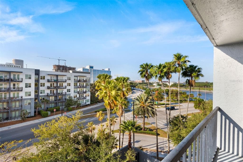 201 W LAUREL STREET UNIT 611 TAMPA, FL 33602