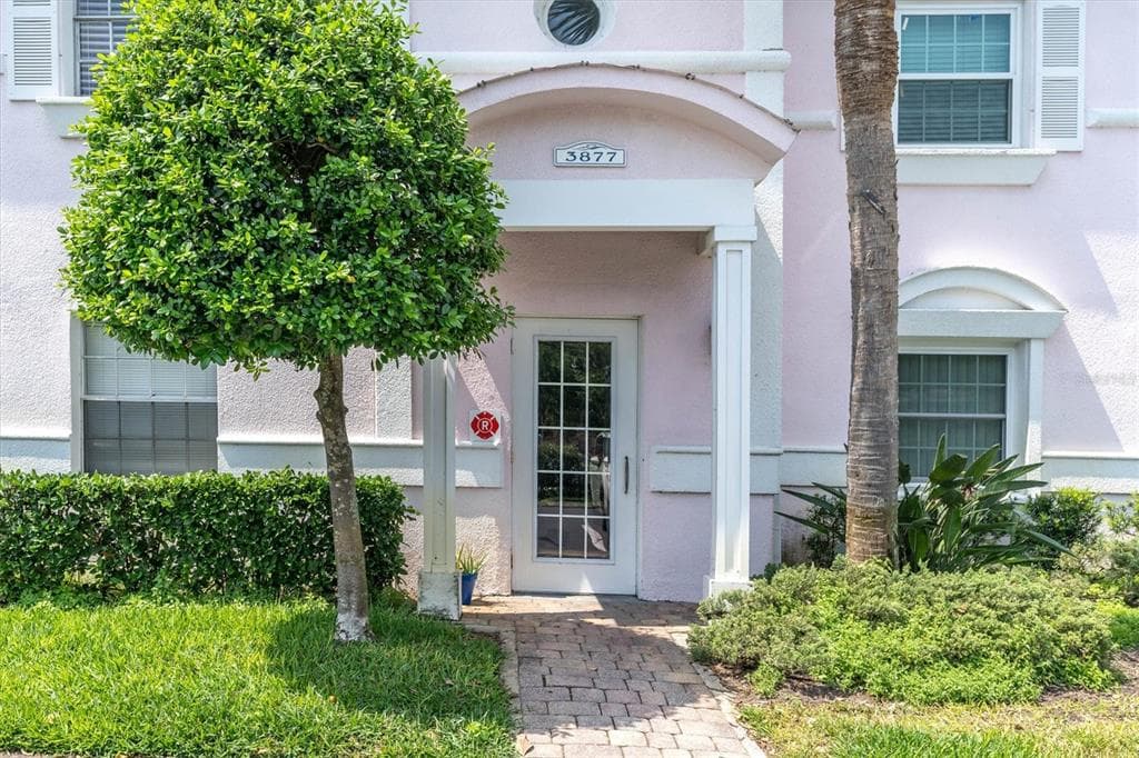 3877 POMPANO DRIVE SE UNIT C ST PETERSBURG, FL 33705