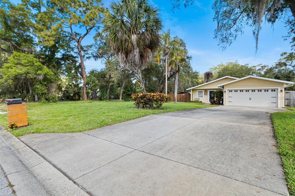 1791 EZELLE AVENUE LARGO, FL 33770