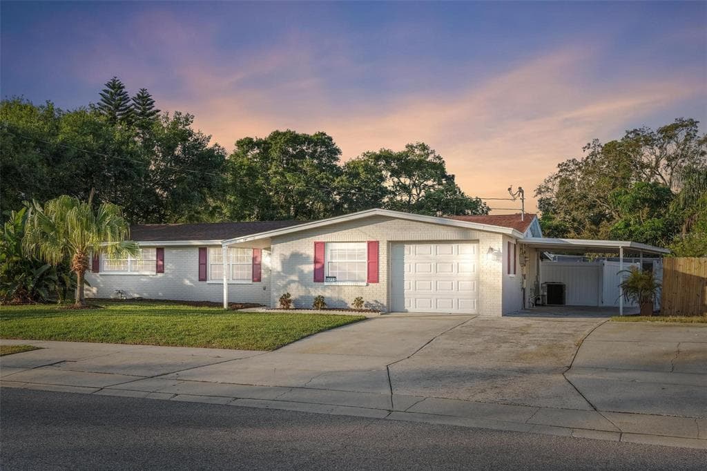 5032 FOREST HILLS DRIVE HOLIDAY, FL 34690