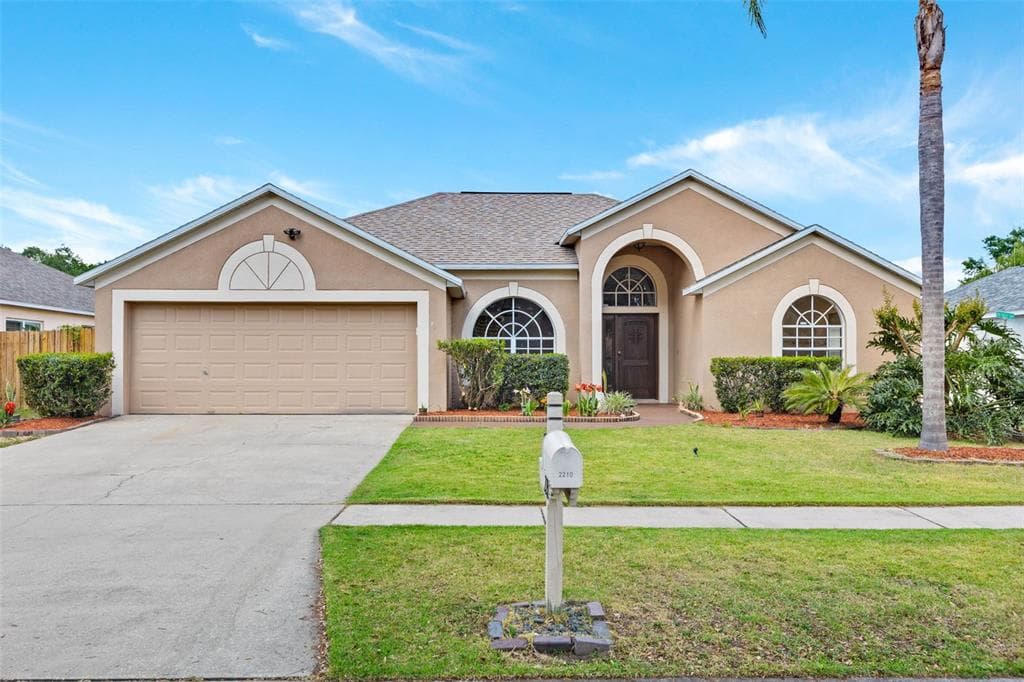 2210 TOWERING OAKS CIRCLE SEFFNER, FL 33584