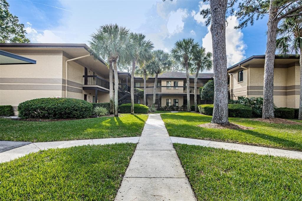 2673 SABAL SPRINGS CIRCLE UNIT 105 CLEARWATER, FL 33761