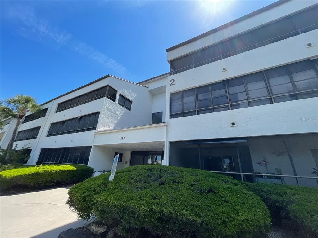 2581 COUNTRYSIDE BOULEVARD UNIT 2205 CLEARWATER, FL 33761