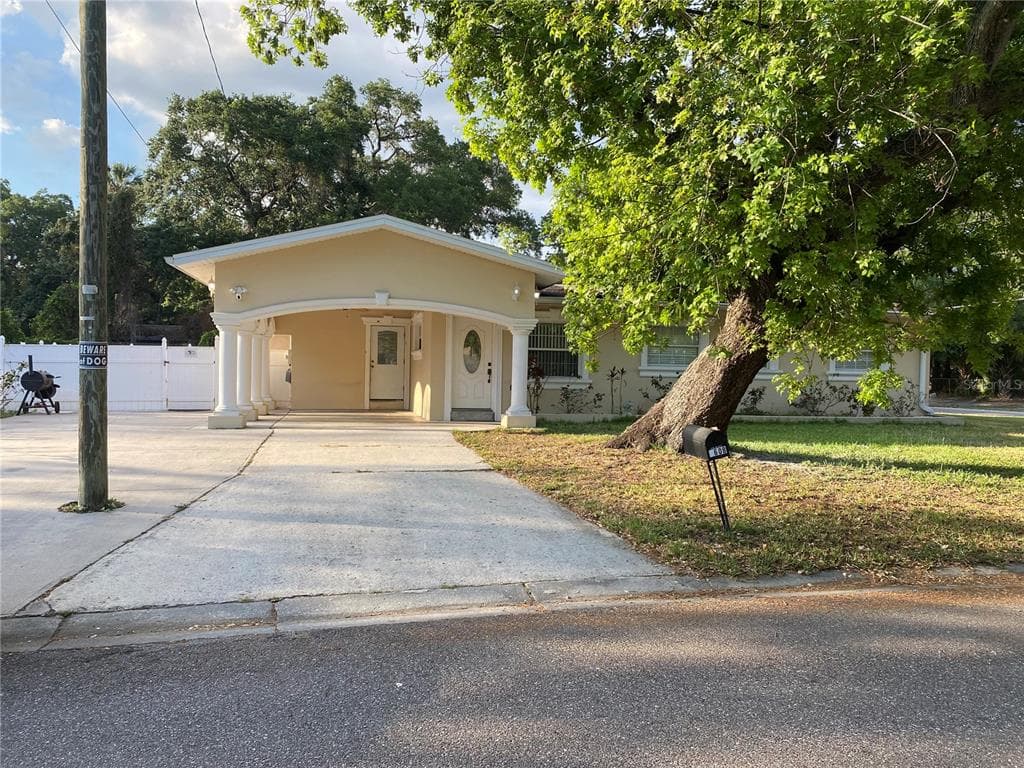 7608 CORAL VINE LANE TAMPA, FL 33619