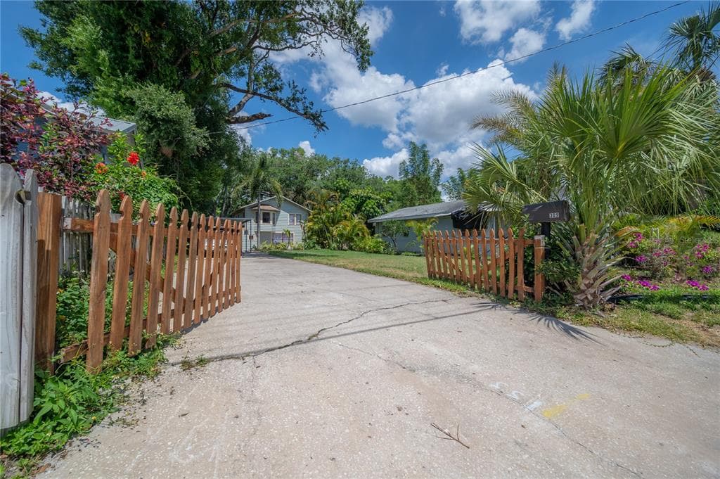 309 W OSBORNE AVENUE TAMPA, FL 33603