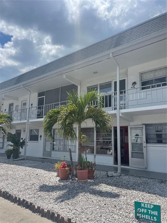 1221 DREW STREET UNIT B15 CLEARWATER, FL 33755