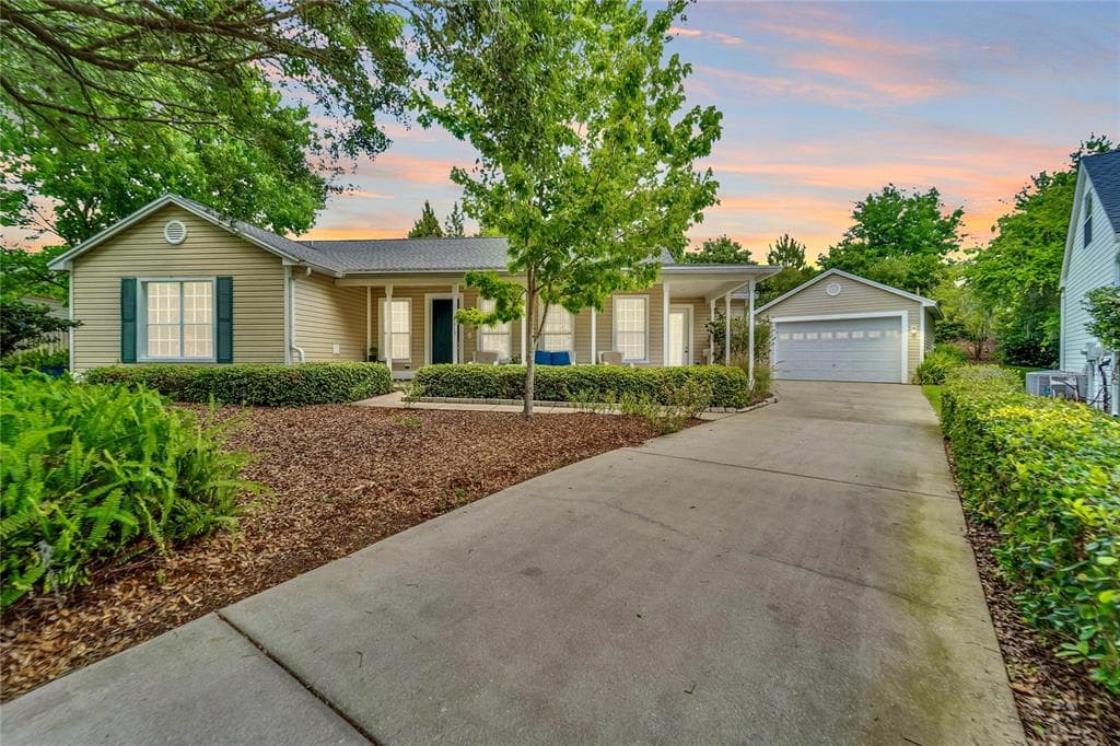 1915 LEXINGTON PLACE TARPON SPRINGS, FL 34688