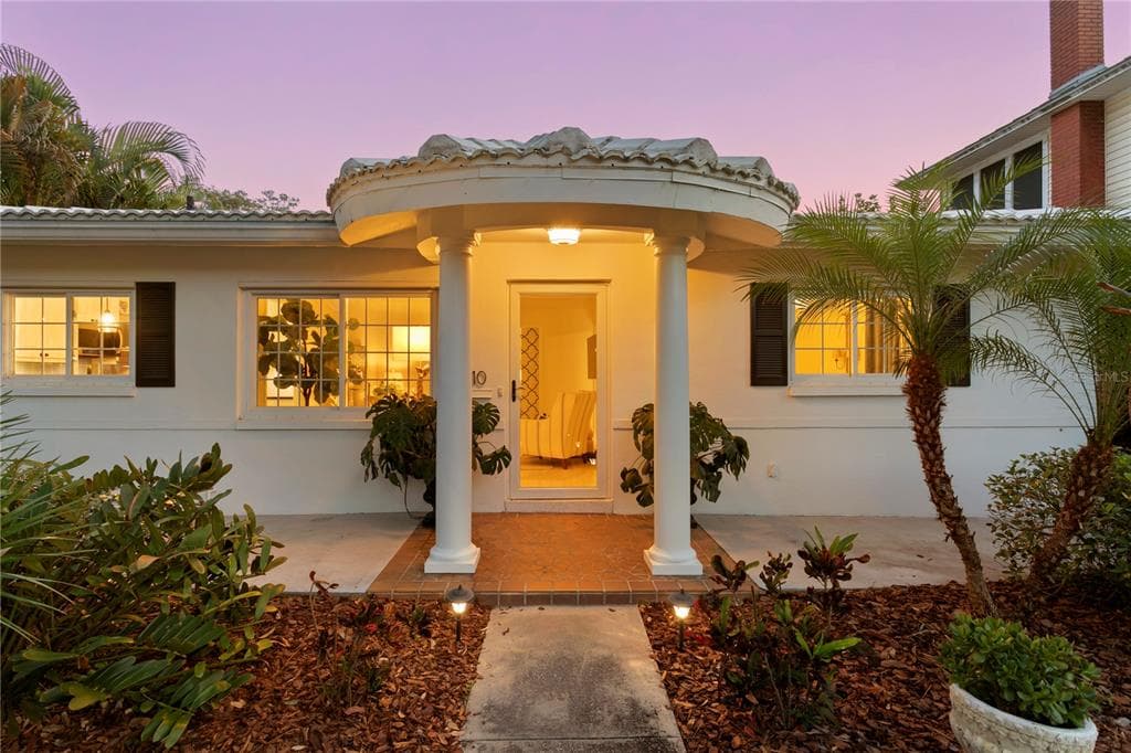 1110 14TH AVENUE N ST PETERSBURG, FL 33705