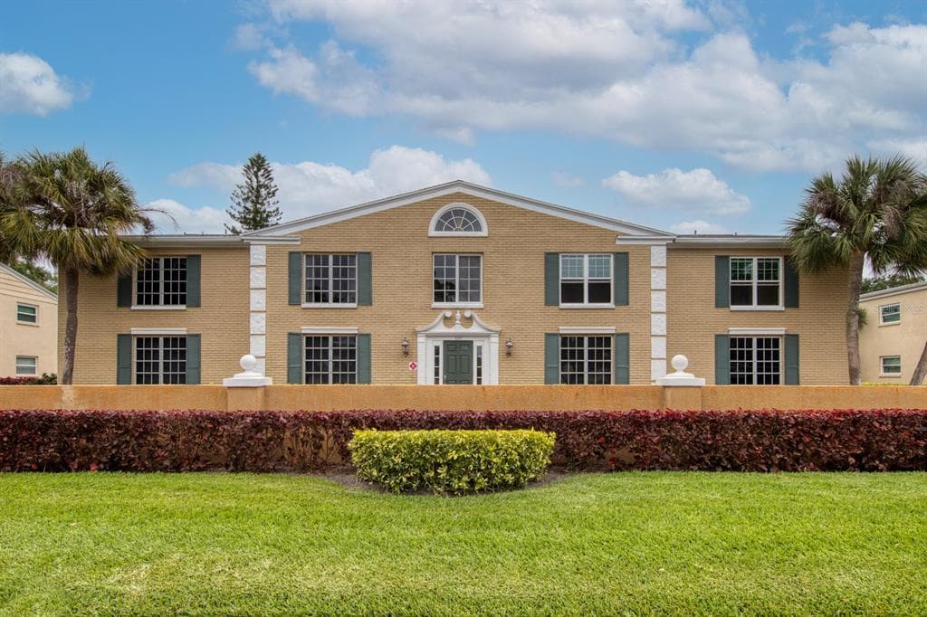 1097 EDEN ISLE BOULEVARD NE UNIT 3 ST PETERSBURG, FL 33704