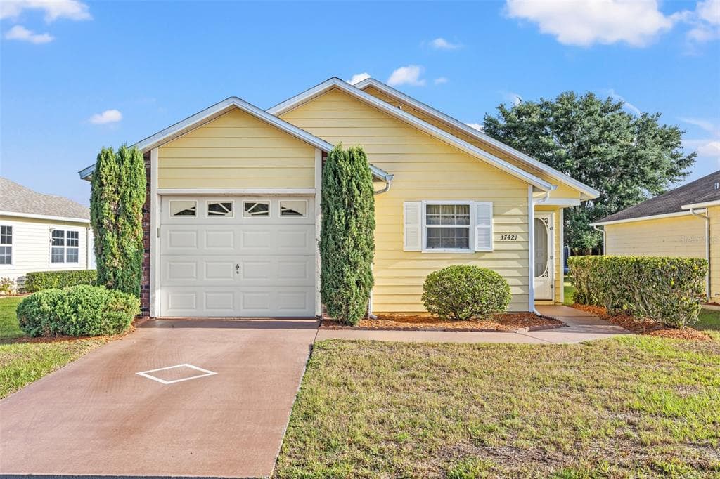 37421 DERBYSHIRE DRIVE ZEPHYRHILLS, FL 33542