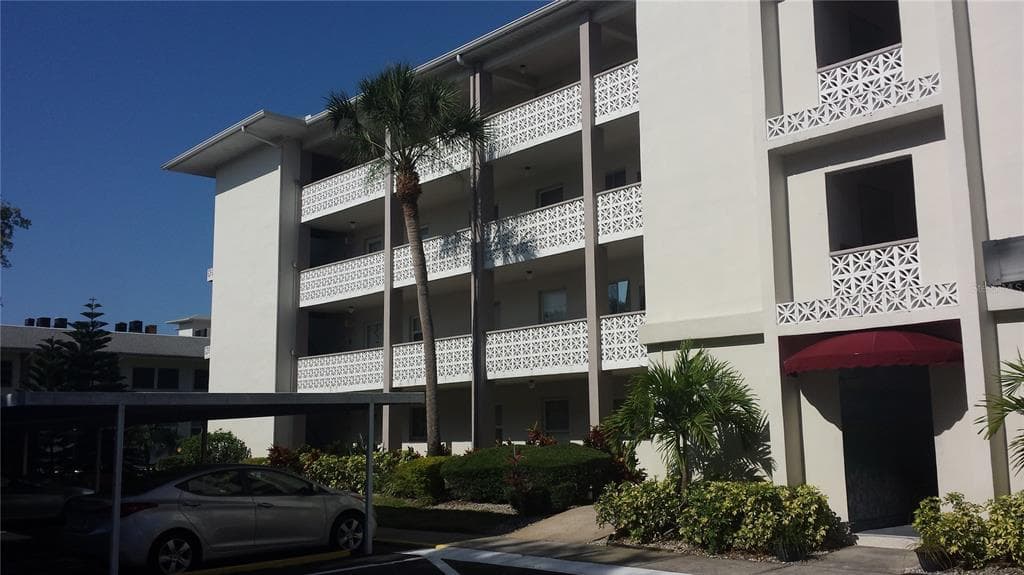1524 LAKEVIEW ROAD UNIT 105 CLEARWATER, FL 33756