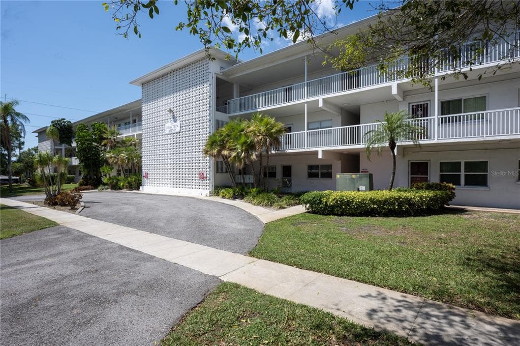 5155 9TH AVENUE N UNIT 106 ST PETERSBURG, FL 33710