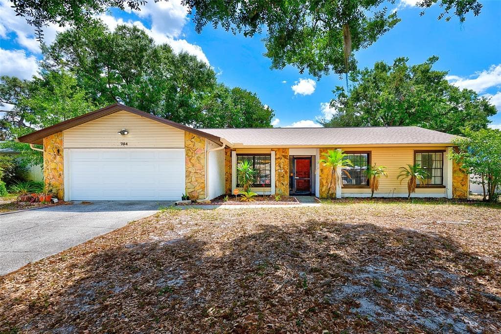 754 CALIENTE DRIVE BRANDON, FL 33511