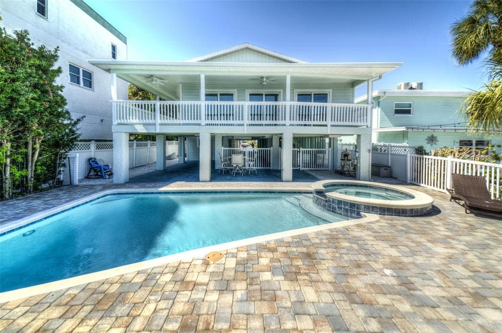 8601 E BAY DRIVE UNIT 1 TREASURE ISLAND, FL 33706