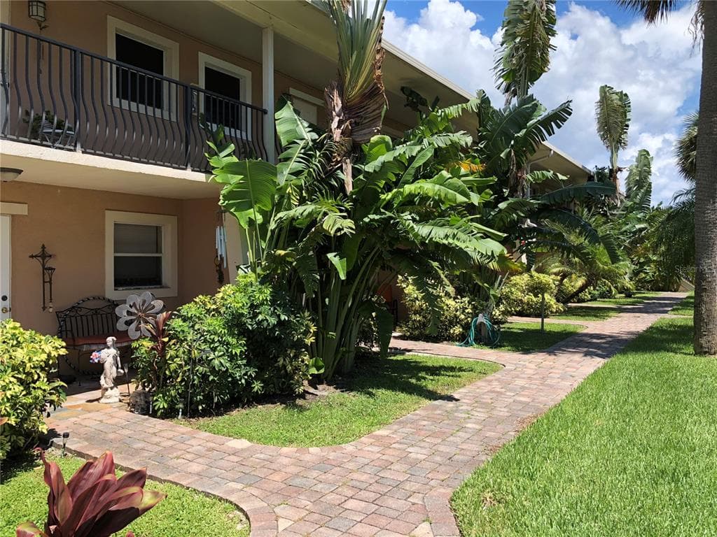 110 148TH AVENUE E UNIT 4 MADEIRA BEACH, FL 33708