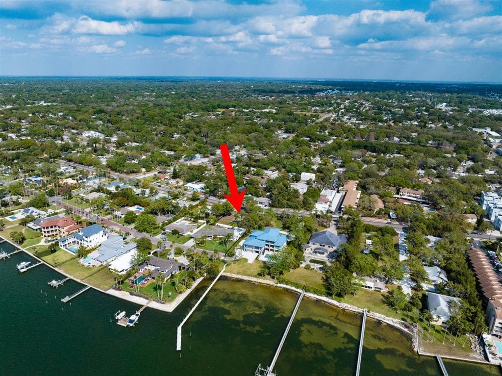 1542 BAYSHORE BOULEVARD DUNEDIN, FL 34698