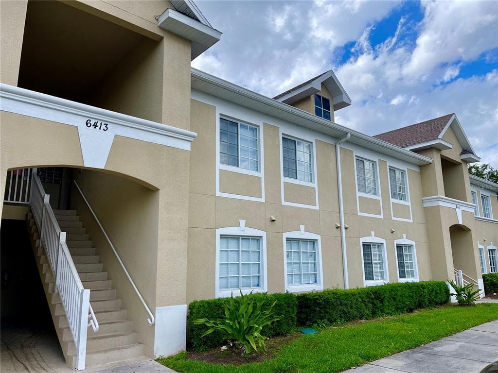 6413 HOLLYDALE PLACE UNIT 202 RIVERVIEW, FL 33578