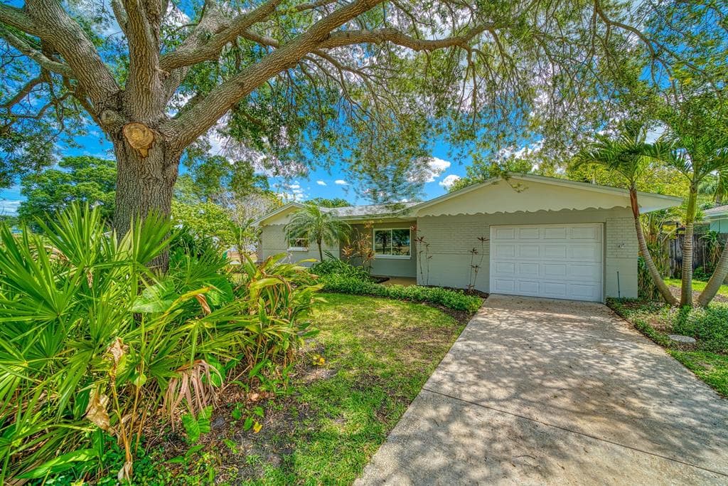 9469 TEMPLE AVENUE SEMINOLE, FL 33772