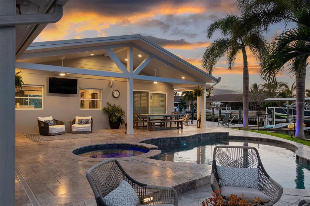 1481 49TH AVENUE NE ST PETERSBURG, FL 33703