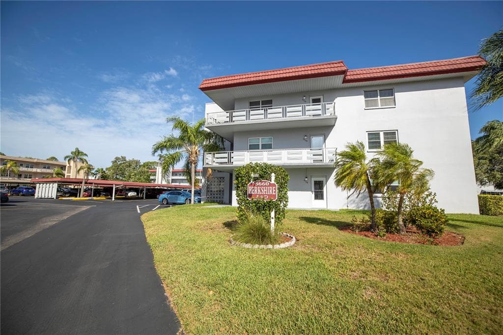 5660 80TH STREET N UNIT D102 ST PETERSBURG, FL 33709