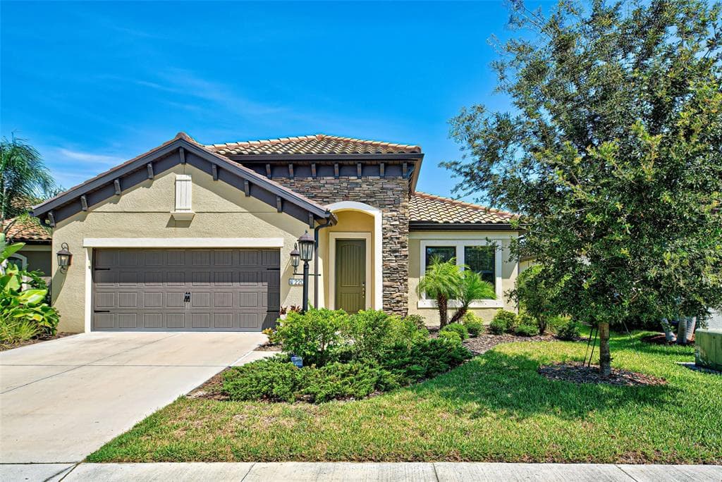 220 CAPRIANA COURT NOKOMIS, FL 34275