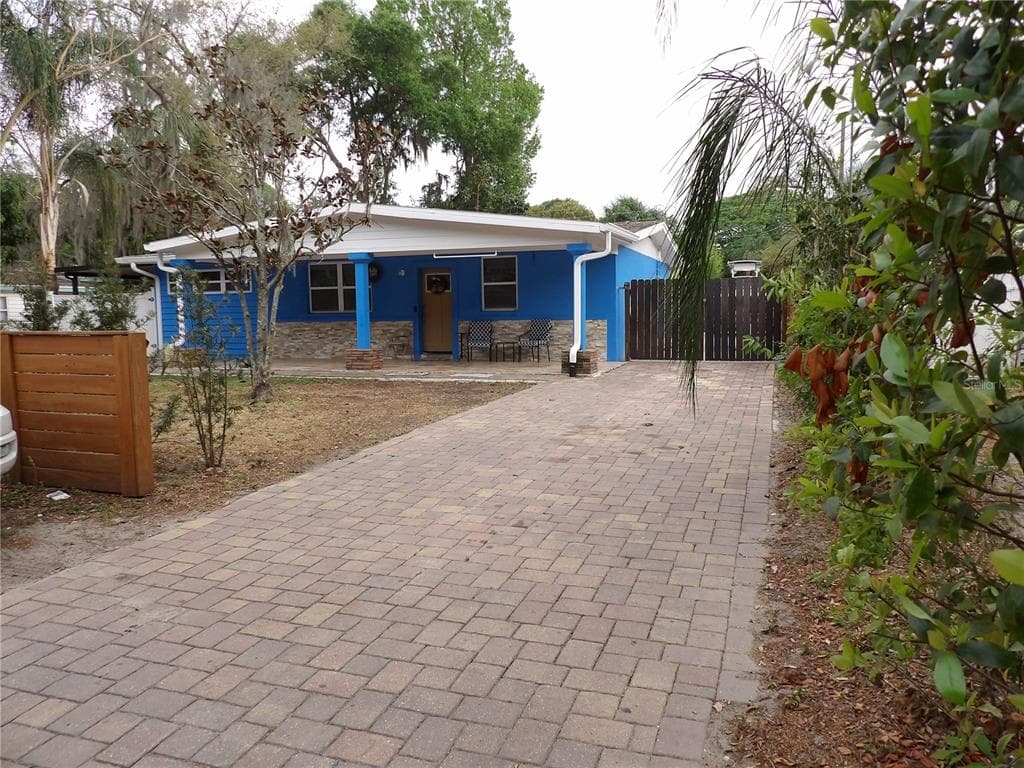 922 LAKEWOOD AVENUE TAMPA, FL 33613