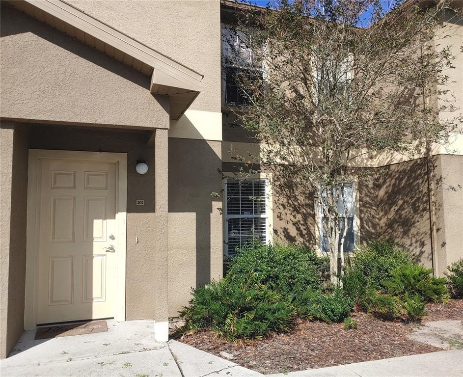5915 BRICKLEBERRY LANE UNIT 201 ZEPHYRHILLS, FL 33541