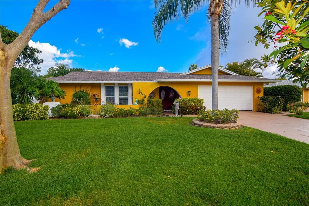 11555 PINE STREET SEMINOLE, FL 33772