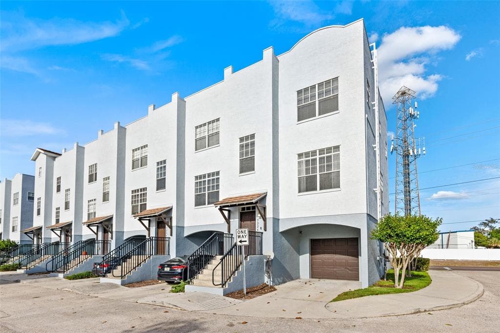 5226 OLMSTEAD BAY PLACE TAMPA, FL 33611