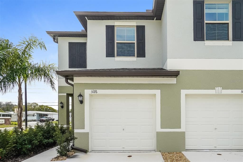 5176 FORUM BOULEVARD HOLIDAY, FL 34690