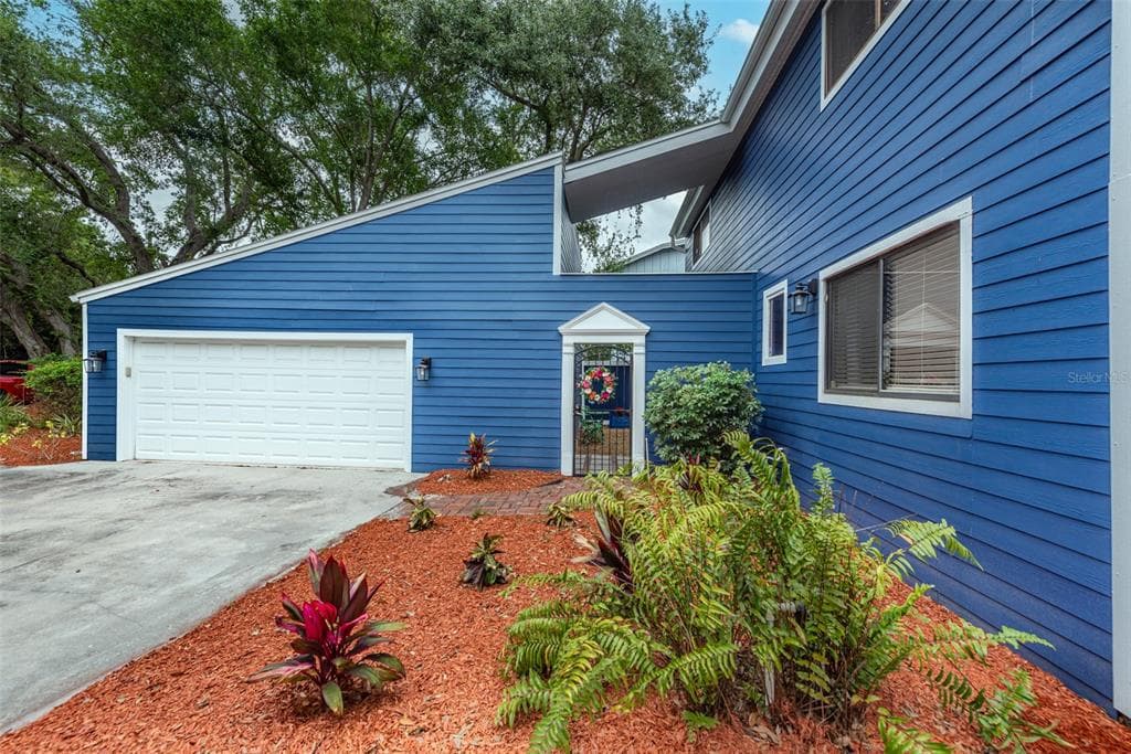 2818 W THORNTON AVENUE TAMPA, FL 33611