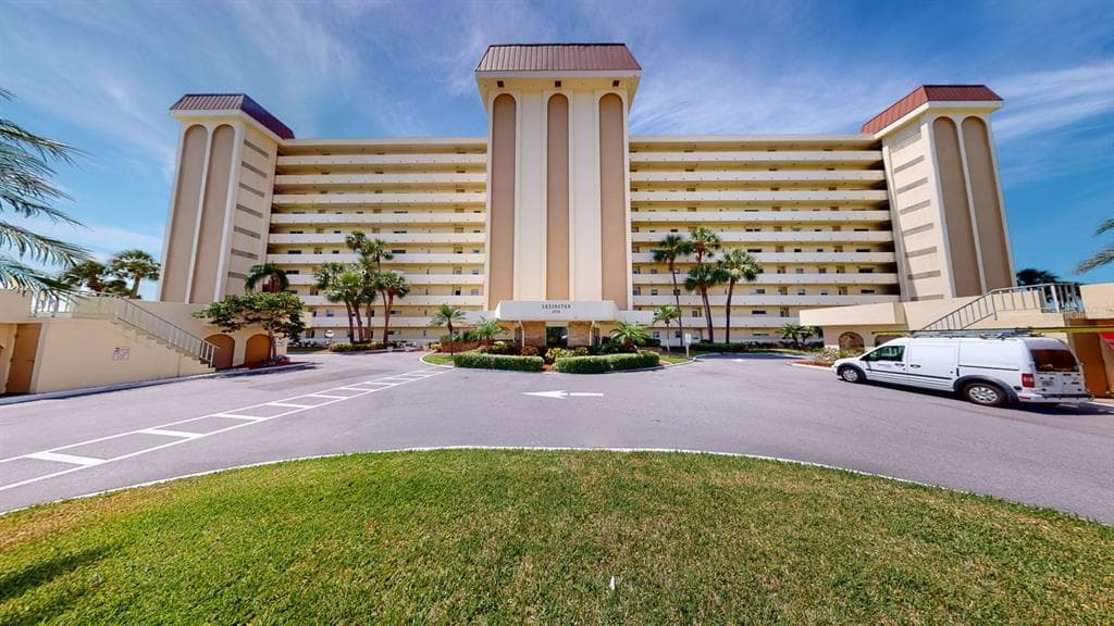 4750 COVE CIRCLE UNIT 410 ST PETERSBURG, FL 33708