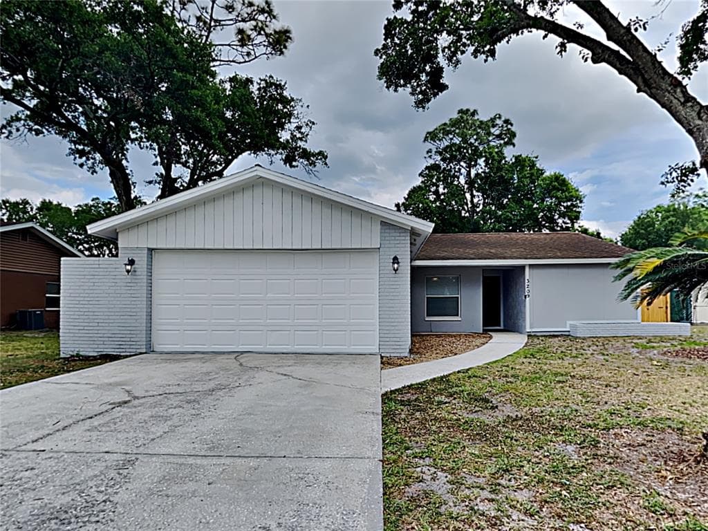 3209 LAS BRISAS DRIVE BRANDON, FL 33511