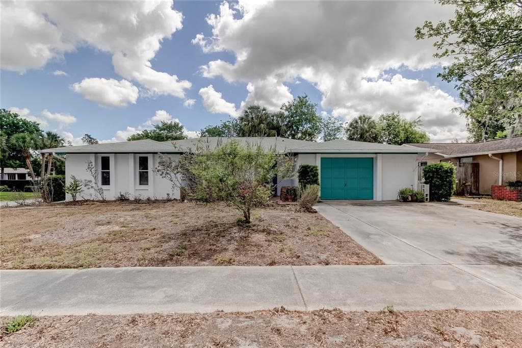 6862 HILLS DRIVE NEW PORT RICHEY, FL 34653