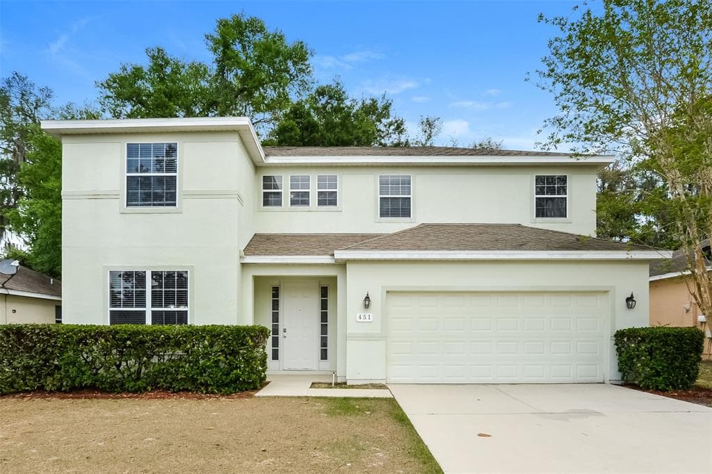 451 CIERRA OAKS CIRCLE LADY LAKE, FL 32159